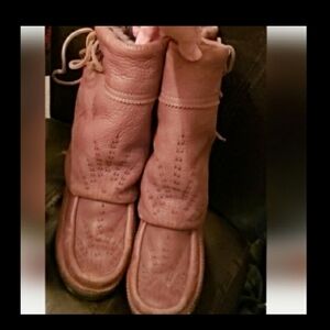 Cozy Women's Brown Tamarack Leather  Manitobah Mukluk Winter Boots